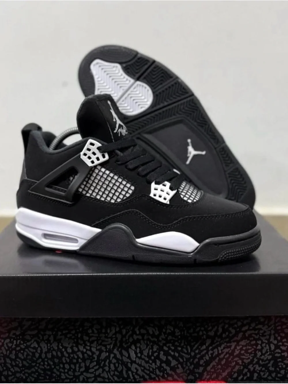 Jordan 4 - Picture 4 of 4